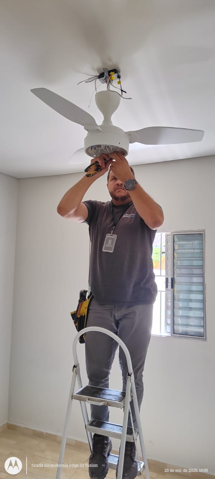 Serviço elétrico realizado por Genilson Amaral